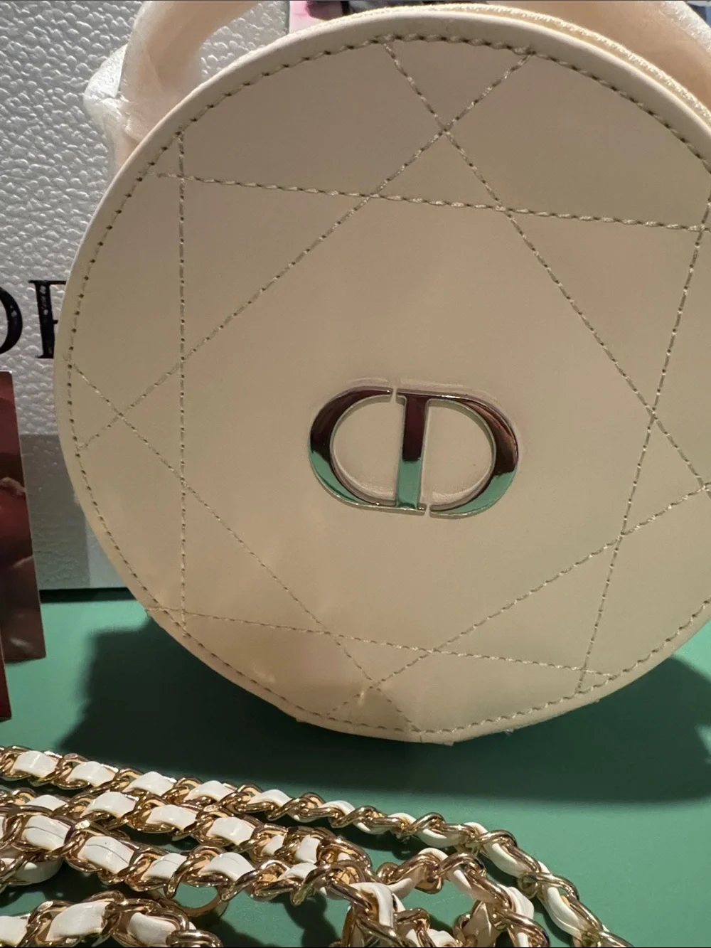New GWP Dior Round Cosmetic Case with free perfume samples